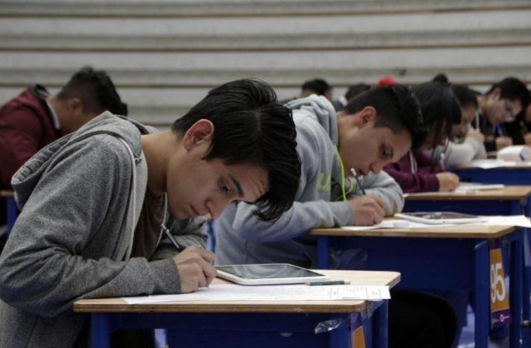 Gobierno elimina examen EAES, pero aspirantes deberán rendir una evaluación y un test